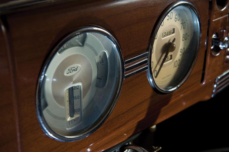  Ford DeLuxe Tudor Sedan 1939 года  (фото 7 из 9)